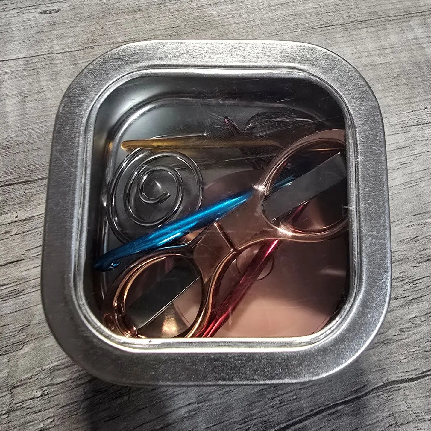 Notions Tin