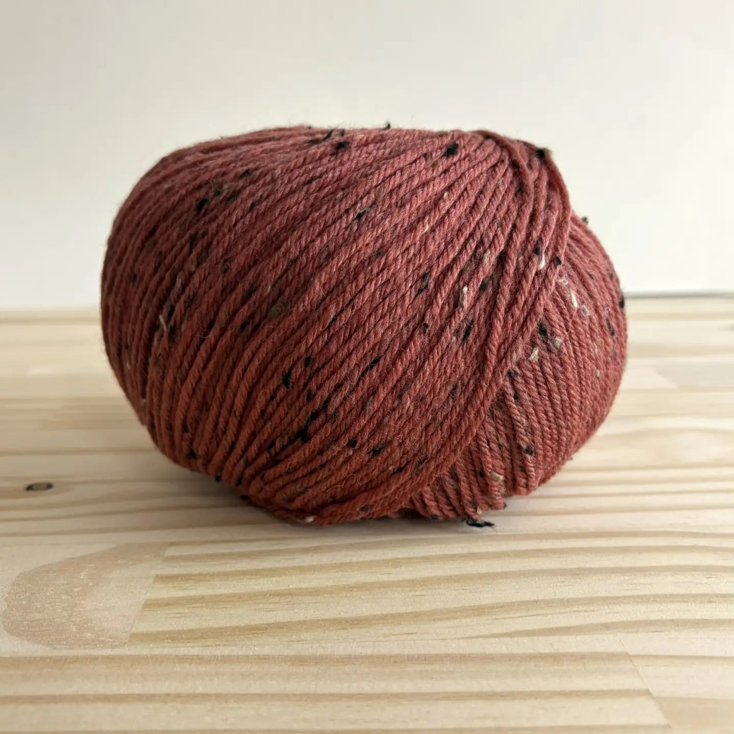 Universal Yarn - Deluxe DK Tweed Superwash